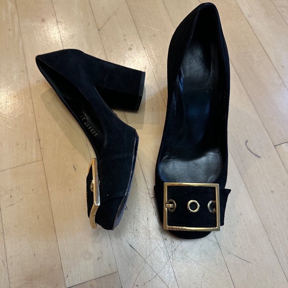 GUCCI Black suede Block Heel with gold buckle pump, 37/7,   GD1203 - Picture 2 of 10
